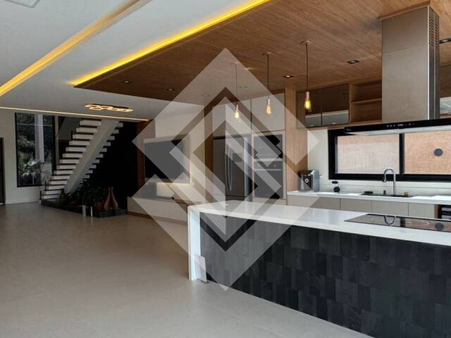 #392 - Casa para Venda em Santana de Parnaíba - SP