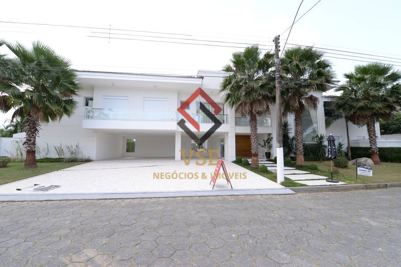 Casa à venda com 11 quartos, 1122m² - Foto 1