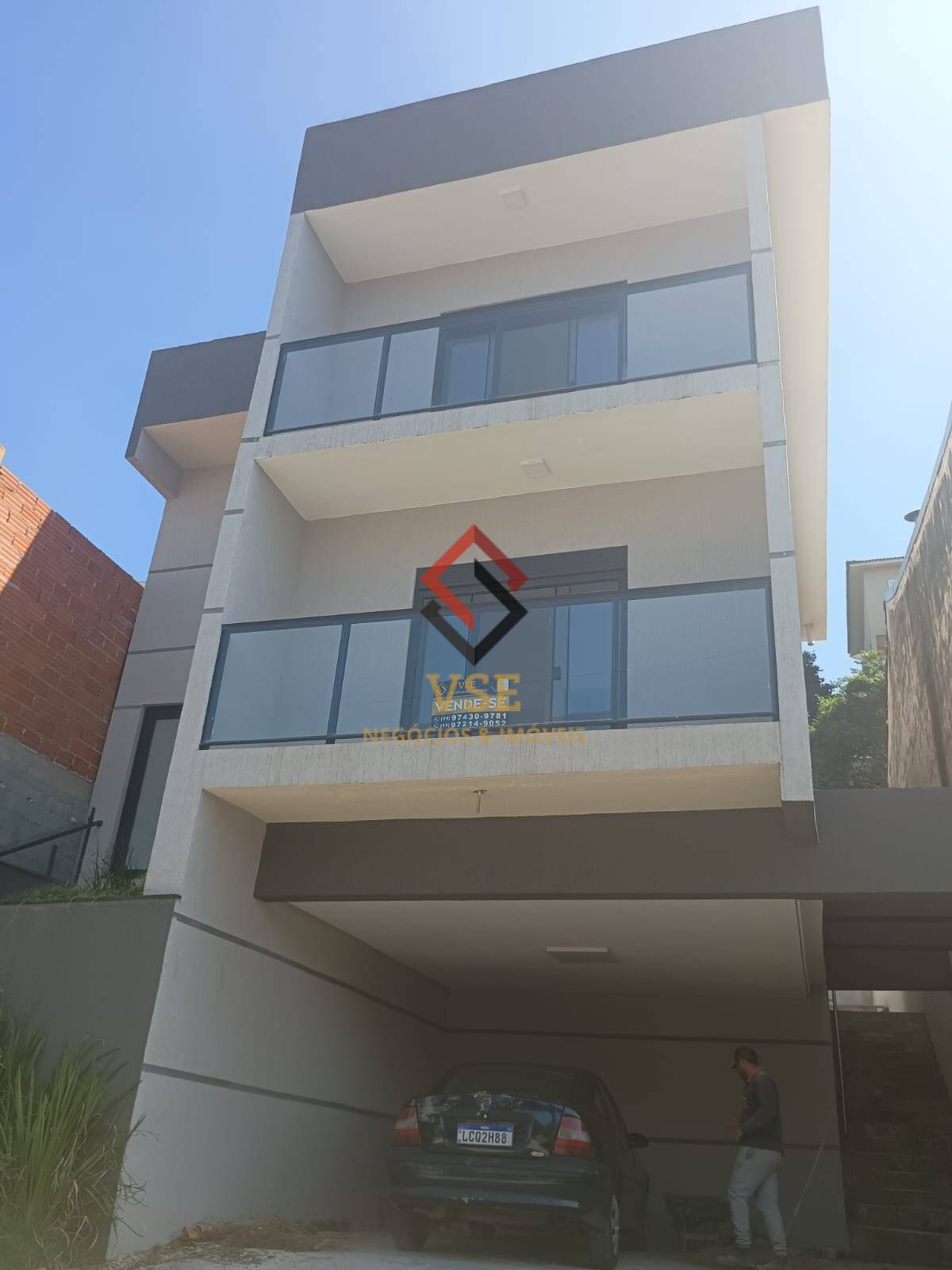 Casa à venda com 3 quartos, 178m² - Foto 1