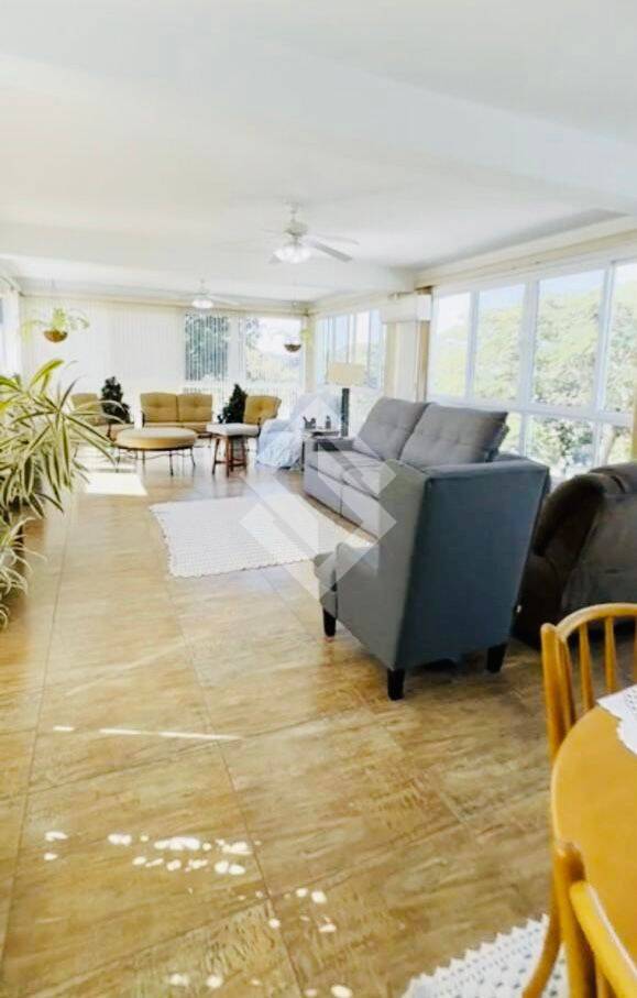 Casa, 5 quartos, 1437 m² - Foto 1