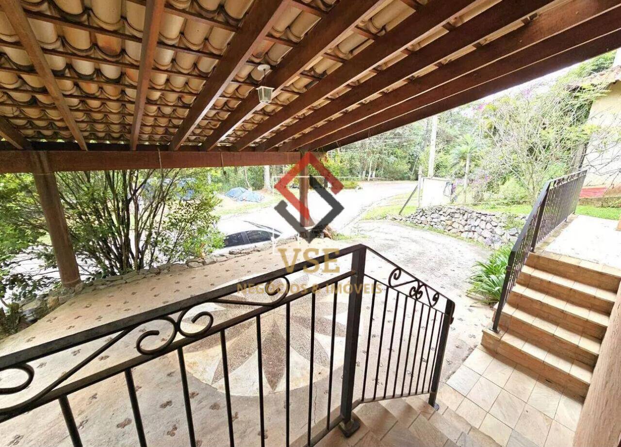 Casa à venda com 3 quartos, 600m² - Foto 2