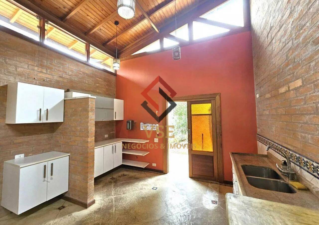 Casa à venda com 3 quartos, 600m² - Foto 9