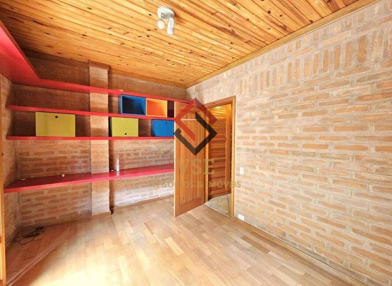 Casa à venda com 3 quartos, 600m² - Foto 13