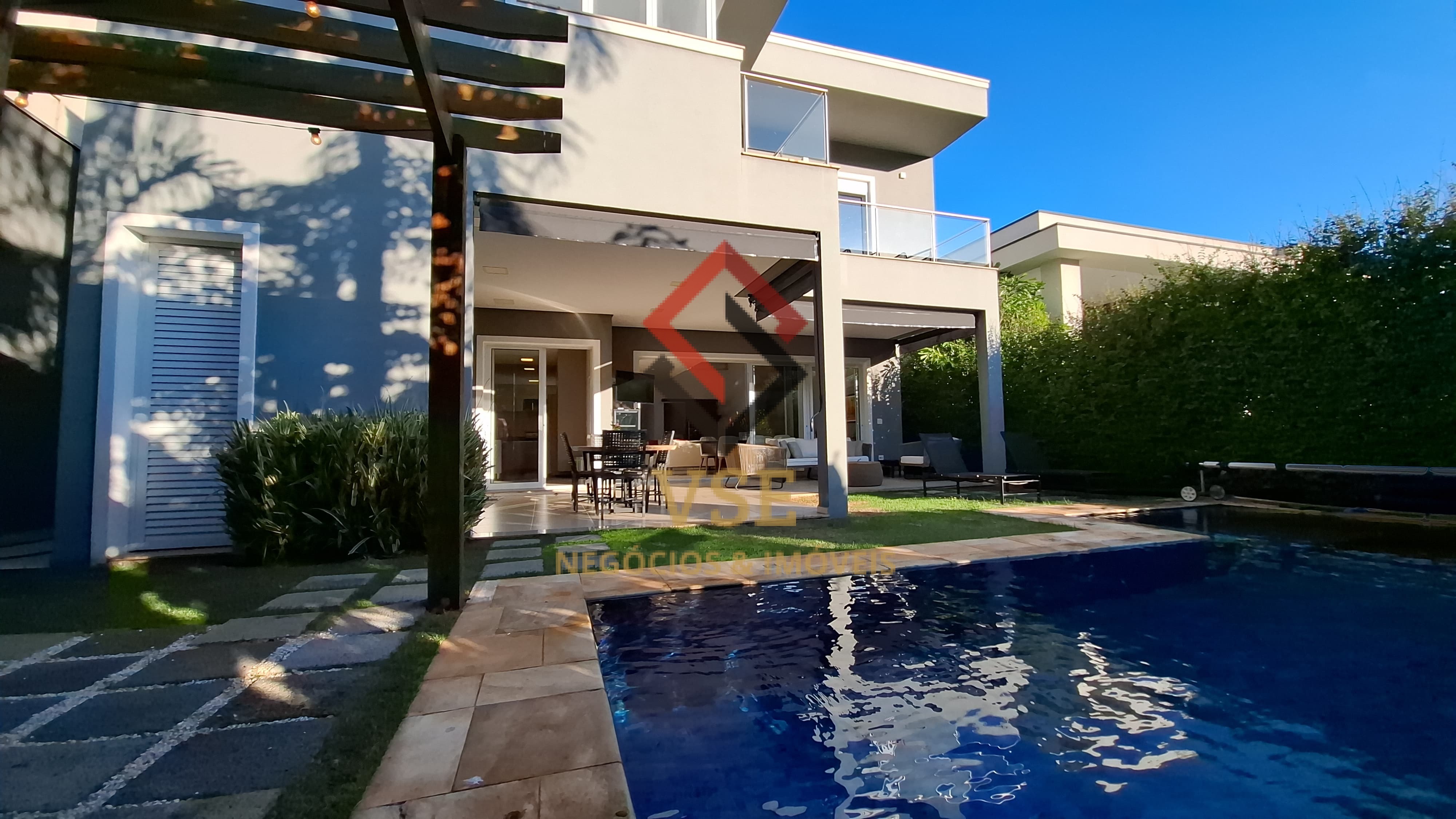 Casa à venda com 4 quartos, 463m² - Foto 1