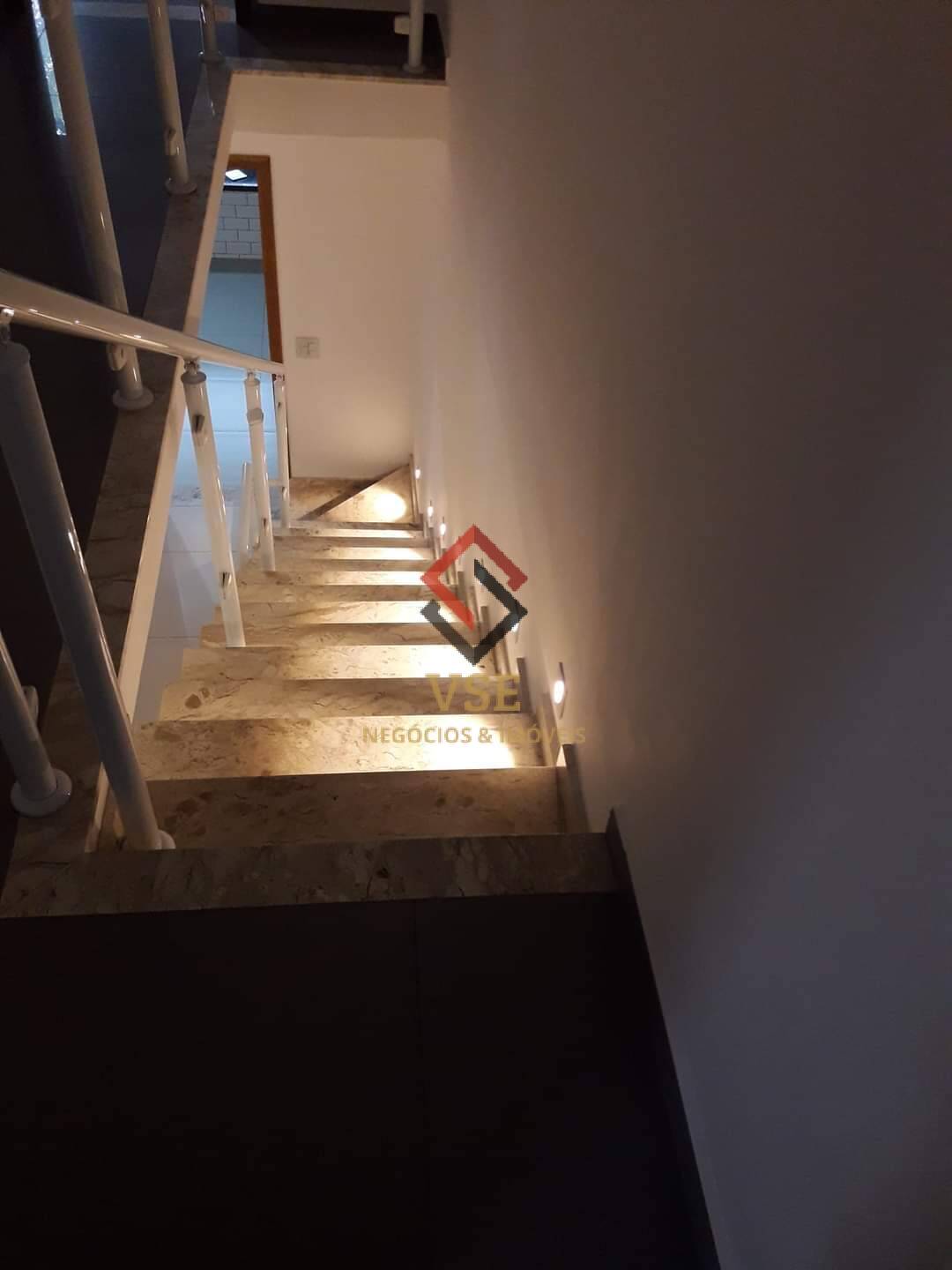 Casa para alugar com 3 quartos, 240m² - Foto 9