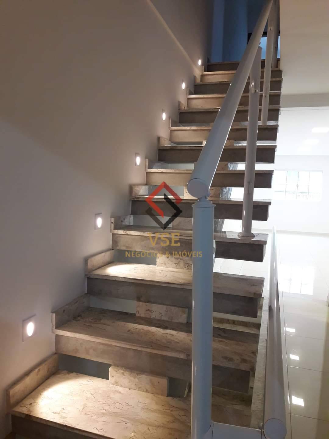 Casa para alugar com 3 quartos, 240m² - Foto 11