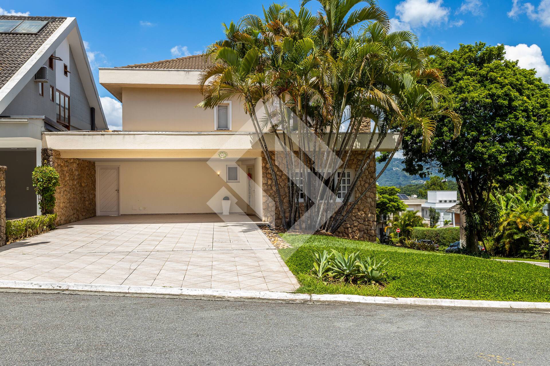 Casa, 4 quartos, 320 m² - Foto 1