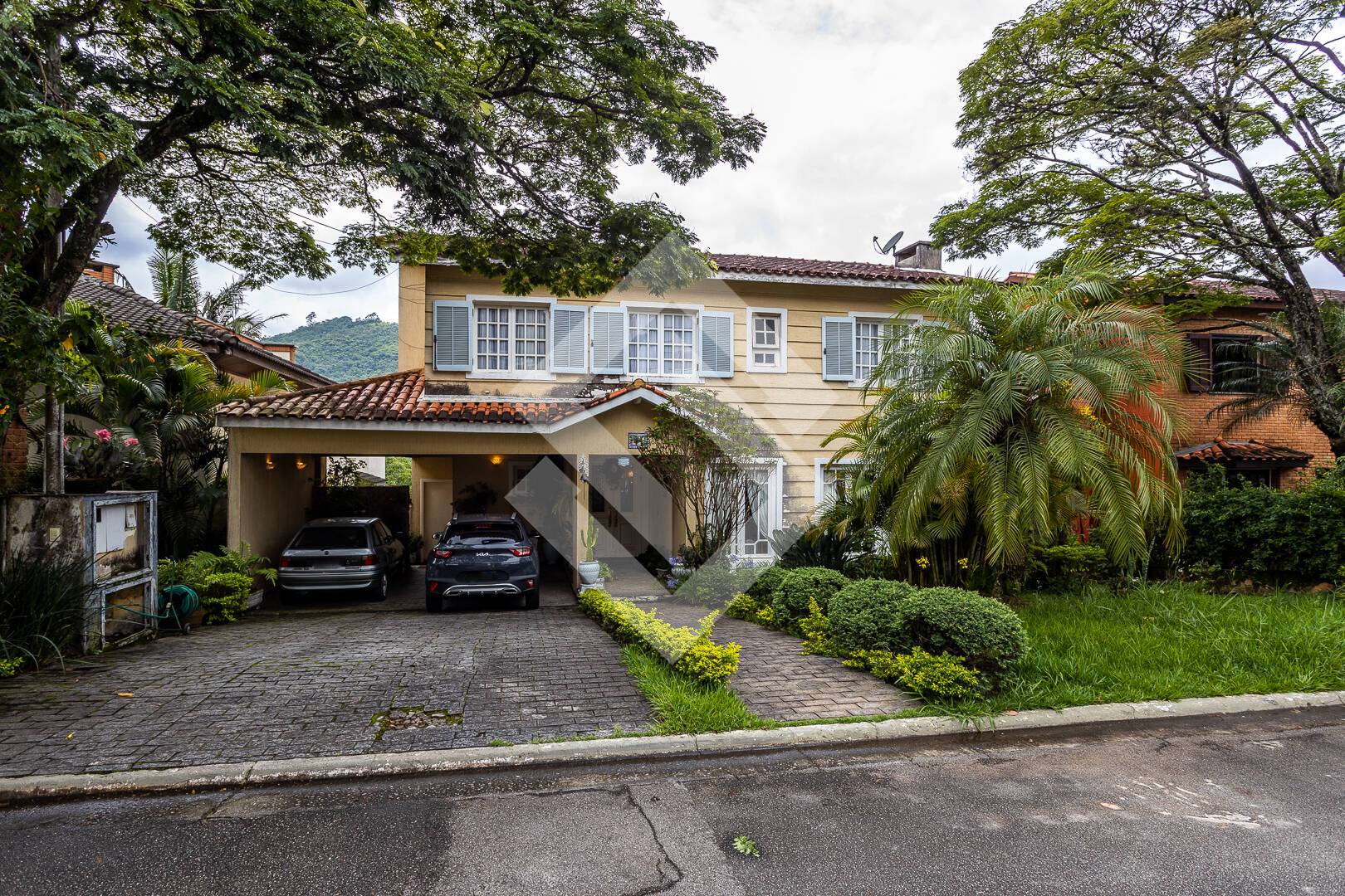 Casa, 5 quartos, 361 m² - Foto 1